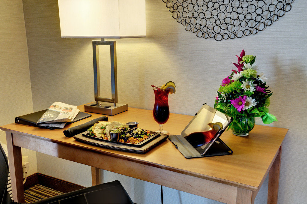 Best Western Plus Waltham Boston Екстериор снимка